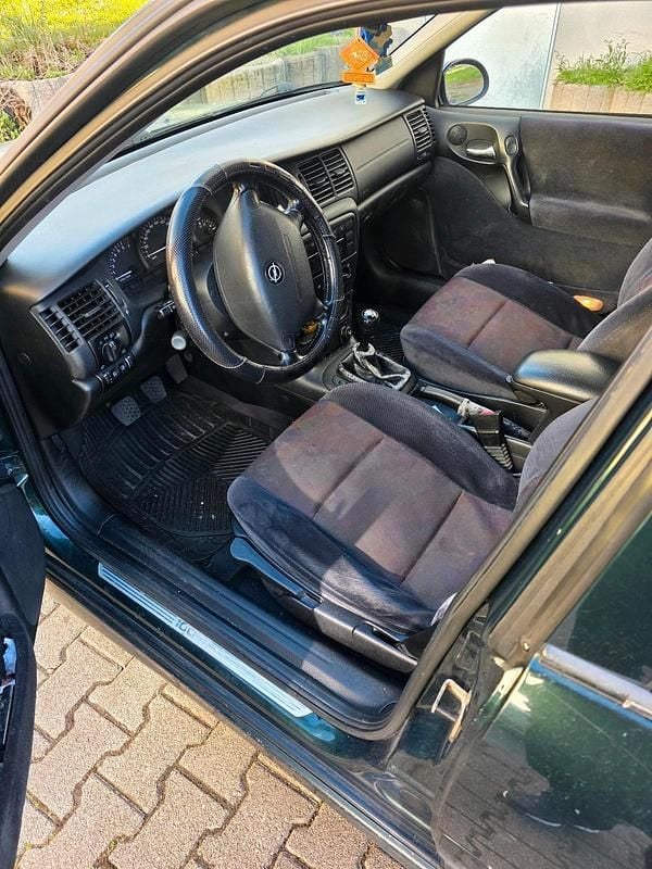 Gebraucht Opel Vectra 116 PS (85 kW) 2000 Grün Limousine