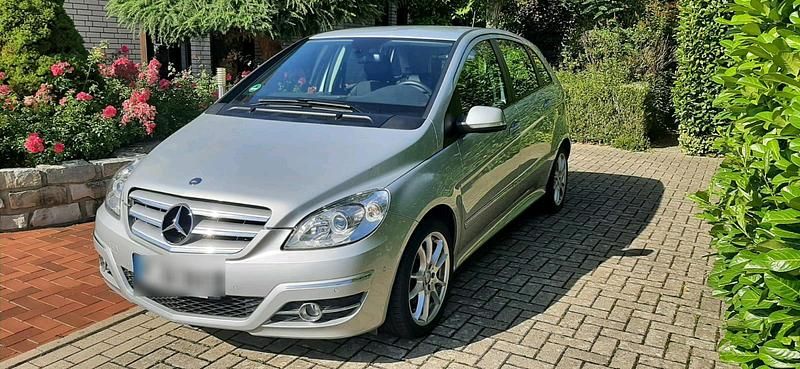 Silber Gebraucht 2009 Mercedes B200 Van / Kleinbus | 10.000 € (Teuer) - Bild 1/4