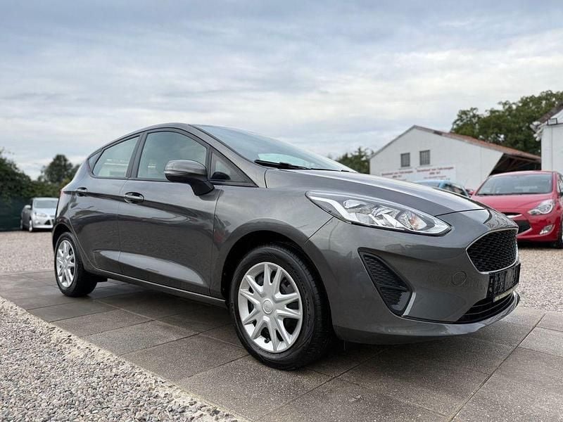 Magneticgrau (metallic) Gebraucht 2017 Ford Fiesta Trend Kleinwagen | 8.999 € (Fairer Preis) - Bild 1/4