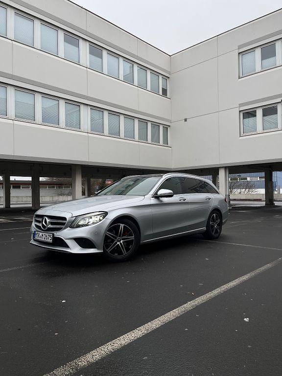 Silber Gebraucht 2019 Mercedes C220 Limousine | 20.499 € (Guter Preis) - Bild 1/4