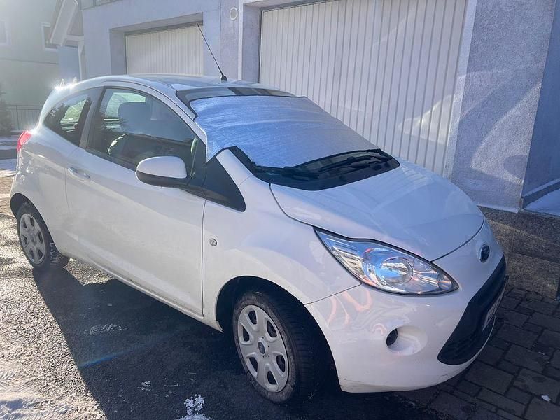 Weiß Gebraucht 2013 Ford Ka Cool & Sound Edition Kleinwagen | 3.200 € (Fairer Preis) - Bild 1/4