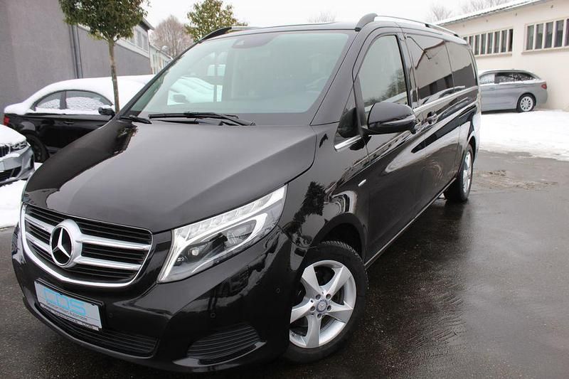 Gebraucht Mercedes V220 Avantgarde 163 PS (119 kW) 2017 Obsidianschwarz metallic Van / Kleinbus