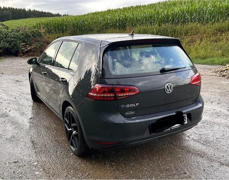 Gebraucht VW e-Golf 85 kW (116 PS) 2017 Grau Kleinwagen