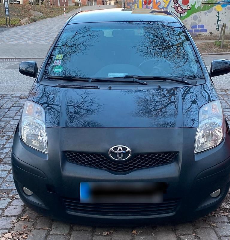 Gebraucht Toyota Yaris 87 PS (63 kW) 2010 Schwarz Kleinwagen