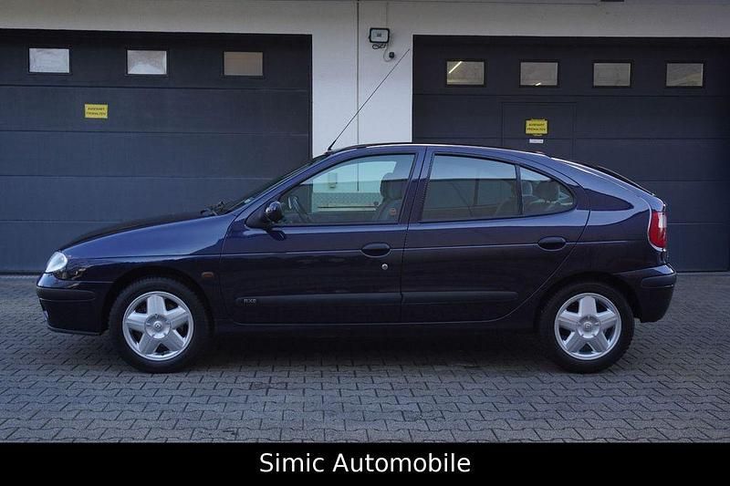 Gebraucht Renault Mégane 107 PS (78 kW) 2000 Blau Limousine