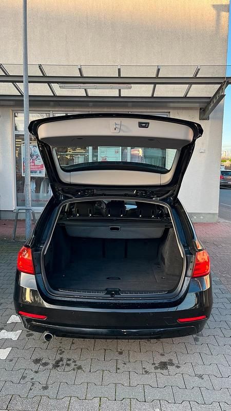 Gebraucht BMW 320 184 PS (135 kW) 2013 Schwarz Kombi
