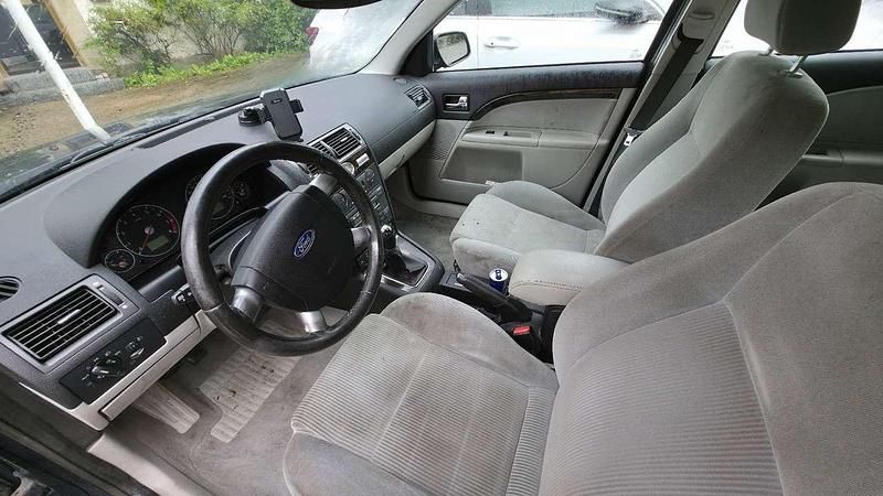 Gebraucht Ford Mondeo Ghia 131 PS (96 kW) 2004 Blau Limousine