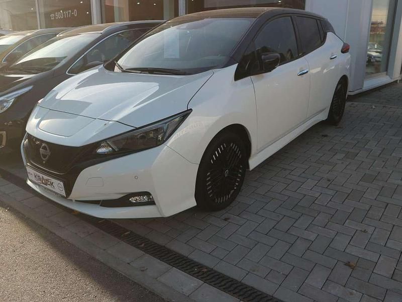 Gebraucht Nissan Leaf Tekna 110 kW (150 PS) 2022 Pearl white/black m Kleinwagen
