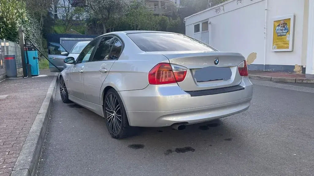 Gebraucht BMW 320 163 PS (119 kW) 2007 Silber Limousine
