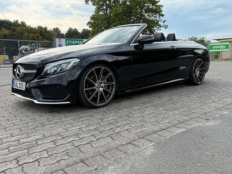 Schwarz Gebraucht 2018 Mercedes 220 Cabrio | 29.900 € - Bild 1/4