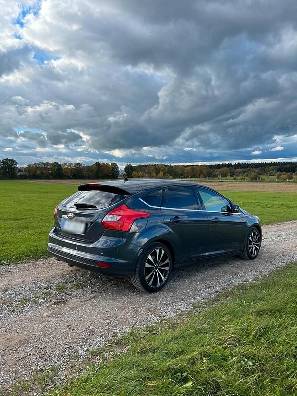 Gebraucht Ford Focus 116 PS (85 kW) 2014 Andere farben Limousine