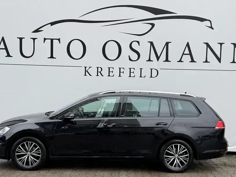 Gebraucht VW Golf VII Allstar 125 PS (91 kW) 2016 Deep black perleffekt Kombi