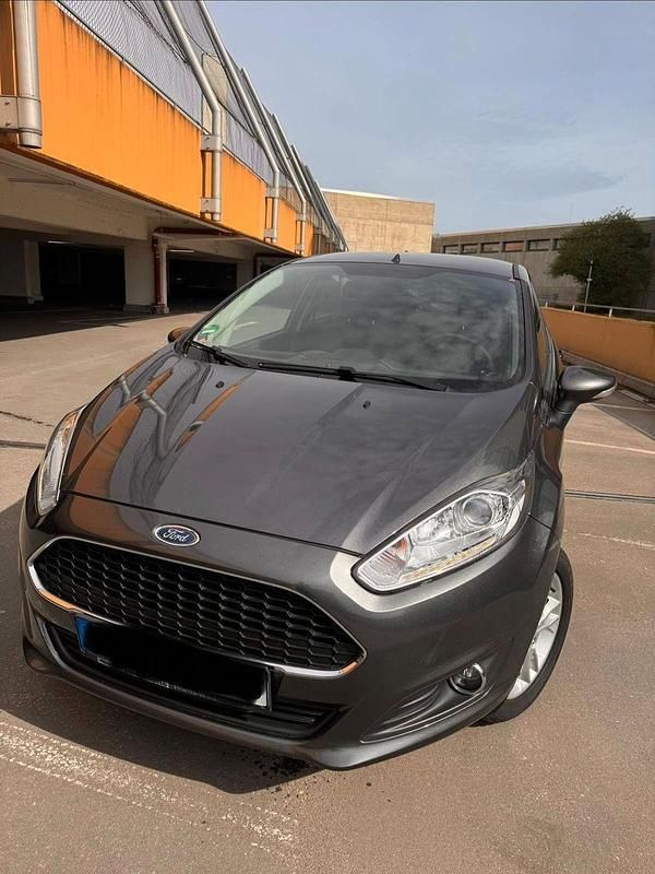 Gebraucht Ford Fiesta Celebration 80 PS (58 kW) 2017 Grau Kleinwagen
