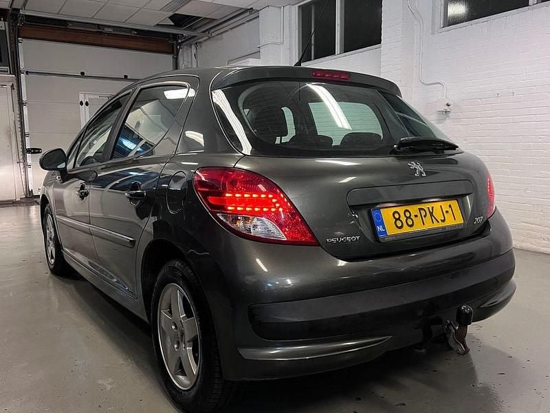 Gebraucht Peugeot 207 Style 92 PS (67 kW) 2011 Grau Limousine