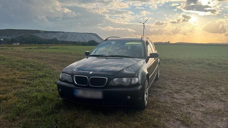 Schwarz Gebraucht 2004 BMW 316 Kombi | 2.000 € (Fairer Preis) - Bild 1/4
