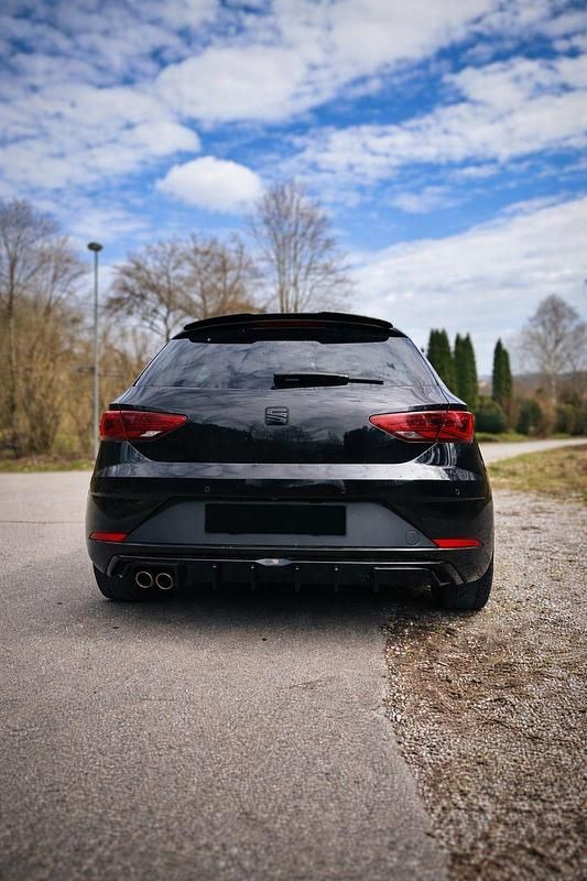 Second-hand Seat Leon FR 190 CP (139 kW) 2018 Negru Berlinǎ