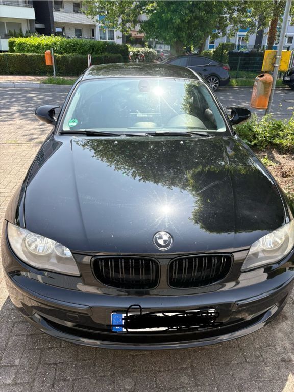 Schwarz Gebraucht 2011 BMW 116 Kleinwagen | 6.400 € (Fairer Preis) - Bild 1/4