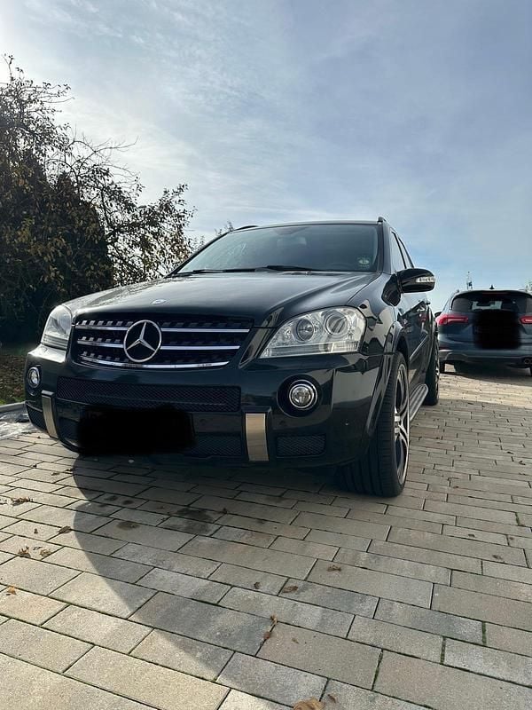 Schwarz Gebraucht 2006 Mercedes ML63 AMG AMG SUV | 27.000 € - Bild 1/4