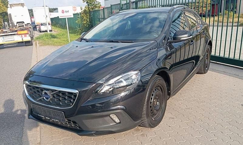 Schwarz Gebraucht 2015 Volvo V40 CC You! Kombi | 8.299 € (Guter Preis) - Bild 1/4