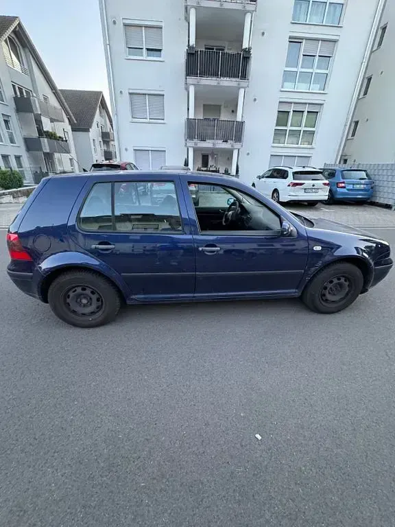 Usata VW Golf IV Basis 75 CV (55 kW) 2001 Blu Berlina