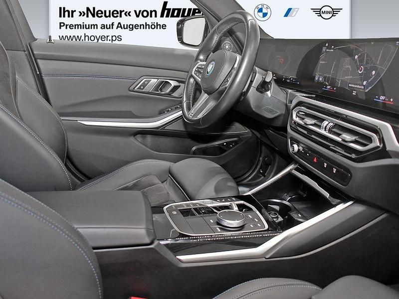 Gebraucht BMW 330e M Sport 292 PS (214 kW) 2023 Saphirschwarz Kombi