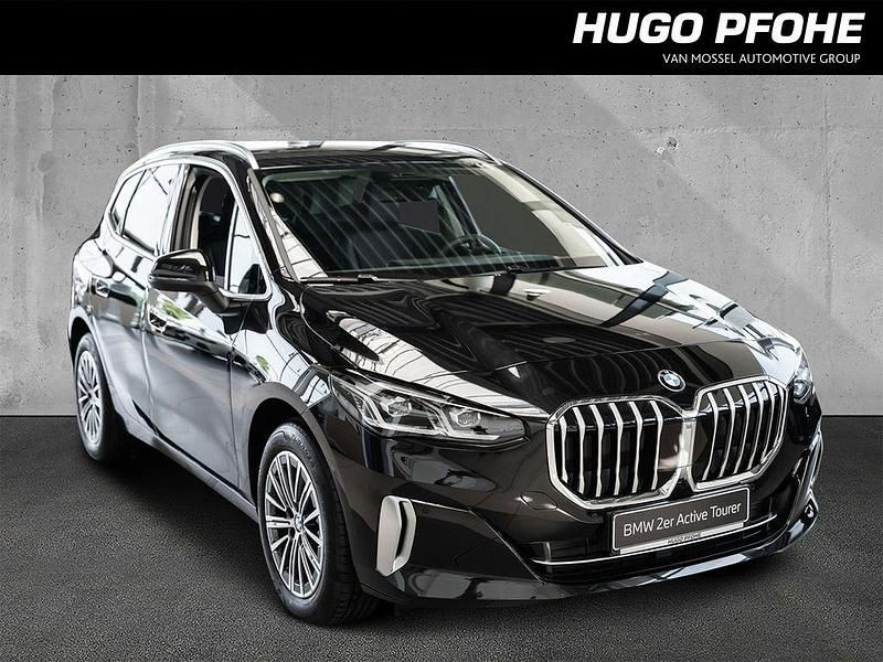 Gebraucht BMW 218 Active Tourer Luxury Line 136 PS (100 kW) 2024 Sapphirschwarz metallic Van / Kleinbus