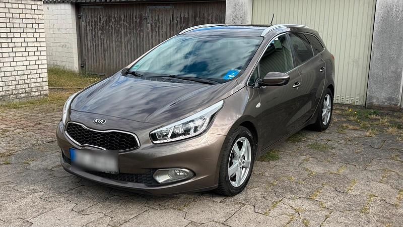 Braun Gebraucht 2014 Kia Ceed Kombi | 4.800 € (Guter Preis) - Bild 1/4