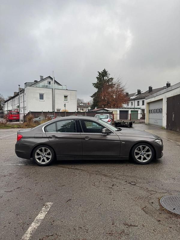 Gebraucht BMW 330 Luxury Line 258 PS (189 kW) 2012 Braun Limousine