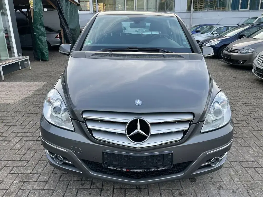 Gebraucht Mercedes B180 Avantgarde 116 PS (85 kW) 2010 Grau Van / Kleinbus