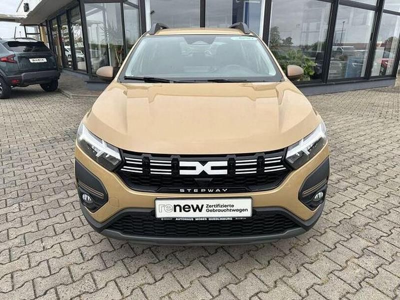 Beige ochre Gebraucht 2024 Dacia Sandero Extreme Kleinwagen | 18.990 € (Etwas zu teuer) - Bild 1/4