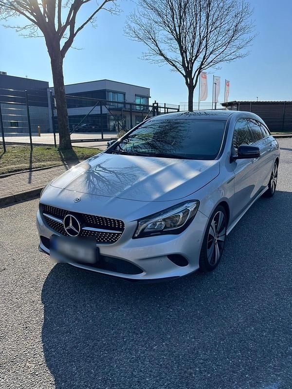 Gebraucht Mercedes CLA200 Shooting Brake 156 PS (114 kW) 2017 Silber Kombi