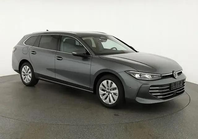 Diabasgrau metallic Neu 2025 VW Passat Business Kombi | 45.495 € (Guter Preis) - Bild 1/4