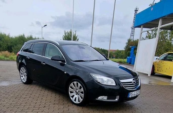 Schwarz Gebraucht 2010 Opel Insignia Kombi | 3.300 € (Superpreis) - Bild 1/4