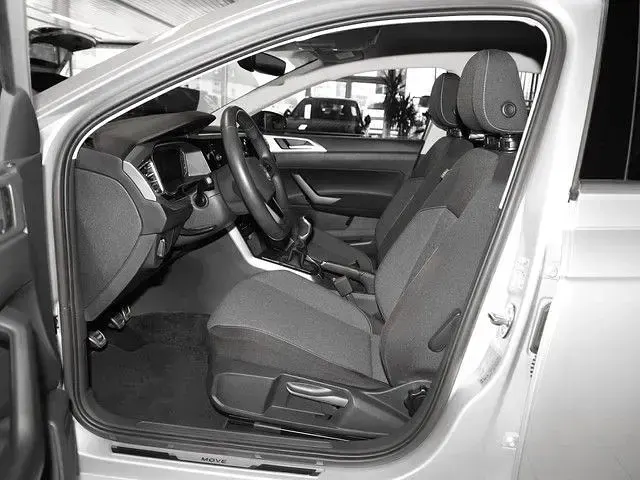 Usata VW Polo Move 95 CV (69 kW) 2024 Argento Utilitaria