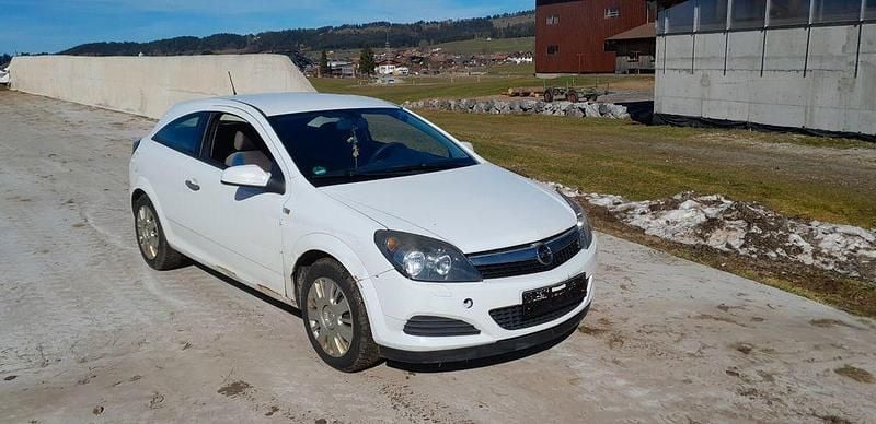 Gebraucht Opel Astra GTC Innovation 90 PS (66 kW) 2009 Weiß Limousine