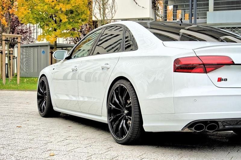 Gebraucht Audi S8 plus Comfort 605 PS (444 kW) 2017 Weiß Limousine