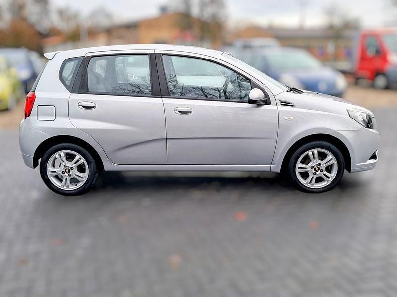 Gebraucht Chevrolet Aveo 101 PS (74 kW) 2011 Silber Limousine