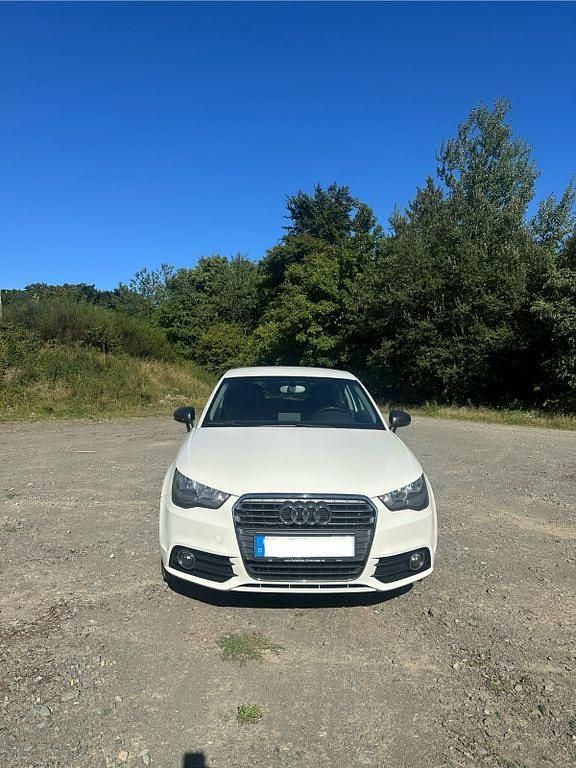 Weiß Gebraucht 2014 Audi A1 Ambition Kleinwagen | 6.299 € (Guter Preis) - Bild 1/4