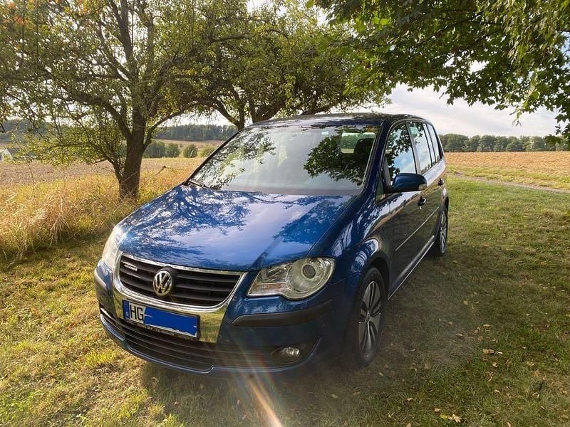 Blau Gebraucht 2009 VW Touran Van / Kleinbus | 4.850 € (Etwas zu teuer) - Bild 1/4