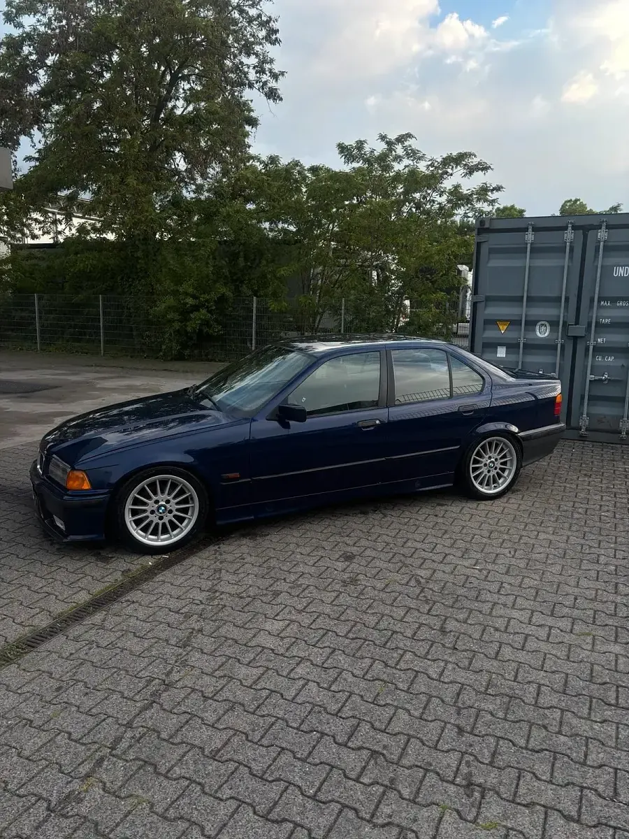 Gebraucht BMW 318 Basis 115 PS (84 kW) 1994 Blau Limousine