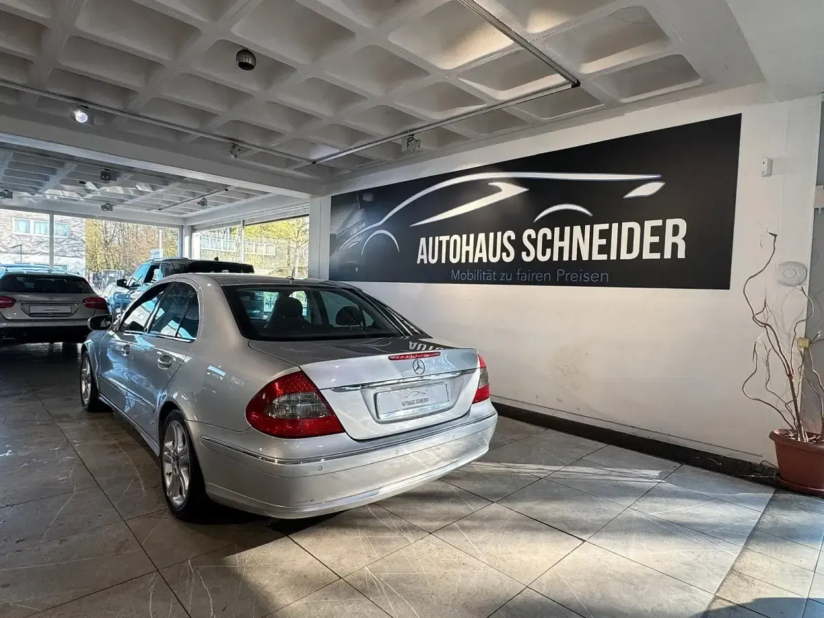 Używany Mercedes E280 190 KM (139 kW) 2006 Srebrny Sedan/Limuzyna