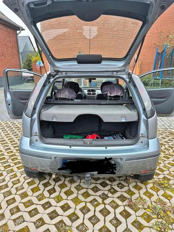 Second-hand Opel Corsa 70 CP (51 kW) 2004 Argintiu Hatchback