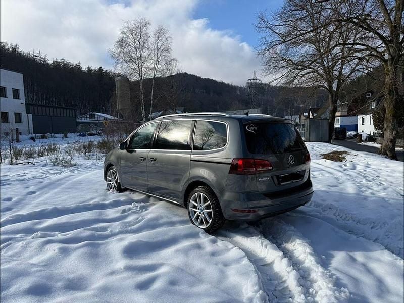 Gebraucht VW Sharan 184 PS (135 kW) 2018 Grau Van / Kleinbus