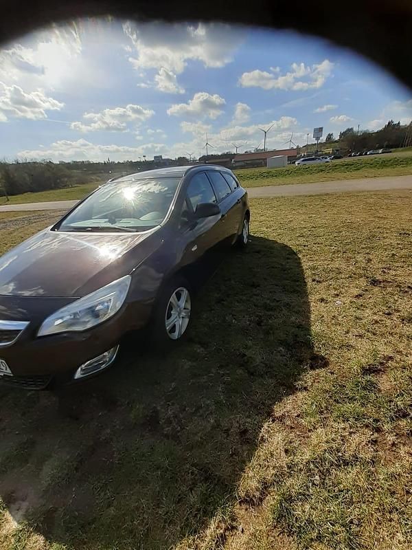 Second-hand Opel Astra 140 CP (102 kW) 2012 Negru Break