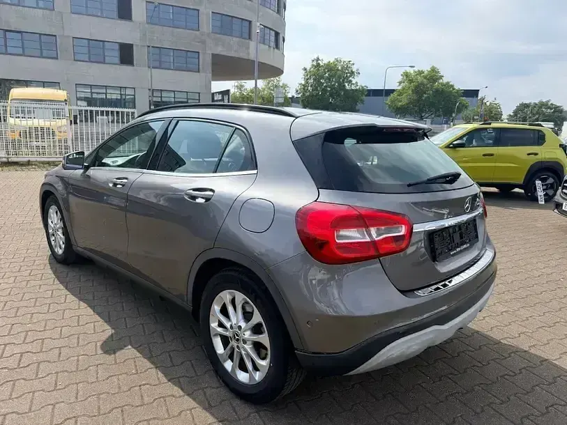 Gebraucht Mercedes GLA180 Style 122 PS (89 kW) 2017 Grau SUV
