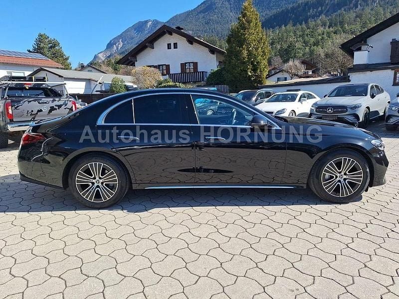 Gebraucht Mercedes E200 Exclusive 204 PS (150 kW) 2024 Metalliclack obsidianschwarz metallic Limousine