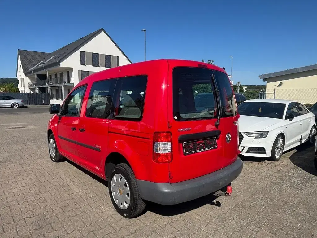 Gebraucht VW Caddy Team 105 PS (77 kW) 2010 Rot Van / Kleinbus