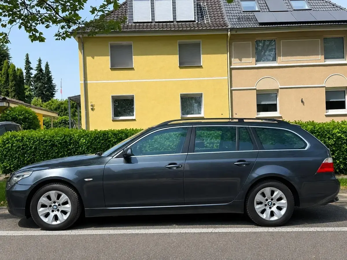 Gebraucht BMW 525 197 PS (144 kW) 2007 Blau Kombi