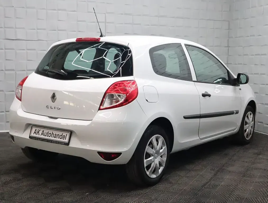 Gebraucht Renault Clio III 75 PS (55 kW) 2012 Weiß Kleinwagen