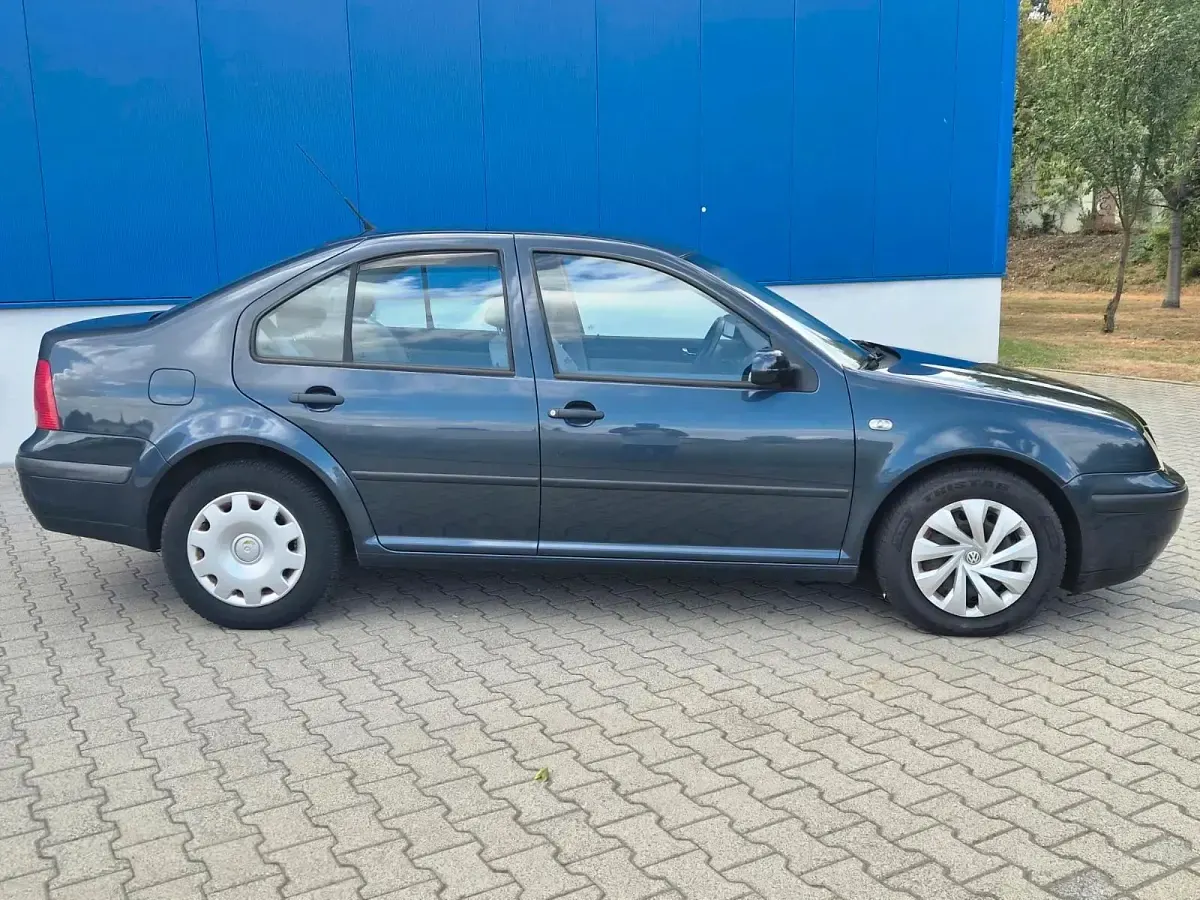 Gebraucht VW Bora 116 PS (85 kW) 2004 Blau Limousine